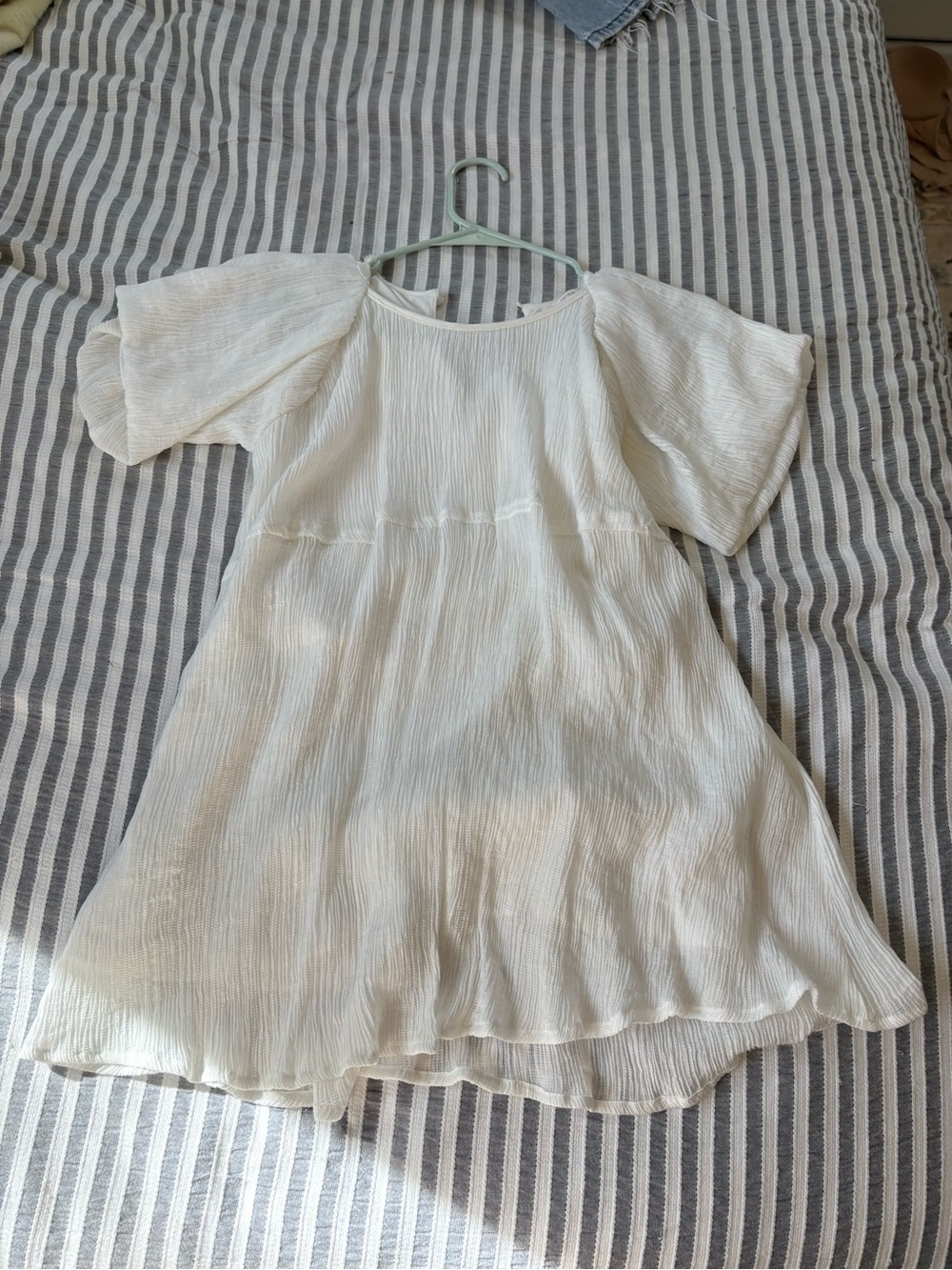 Blu Pepper White Crinkle Puff-Sleeve Dress